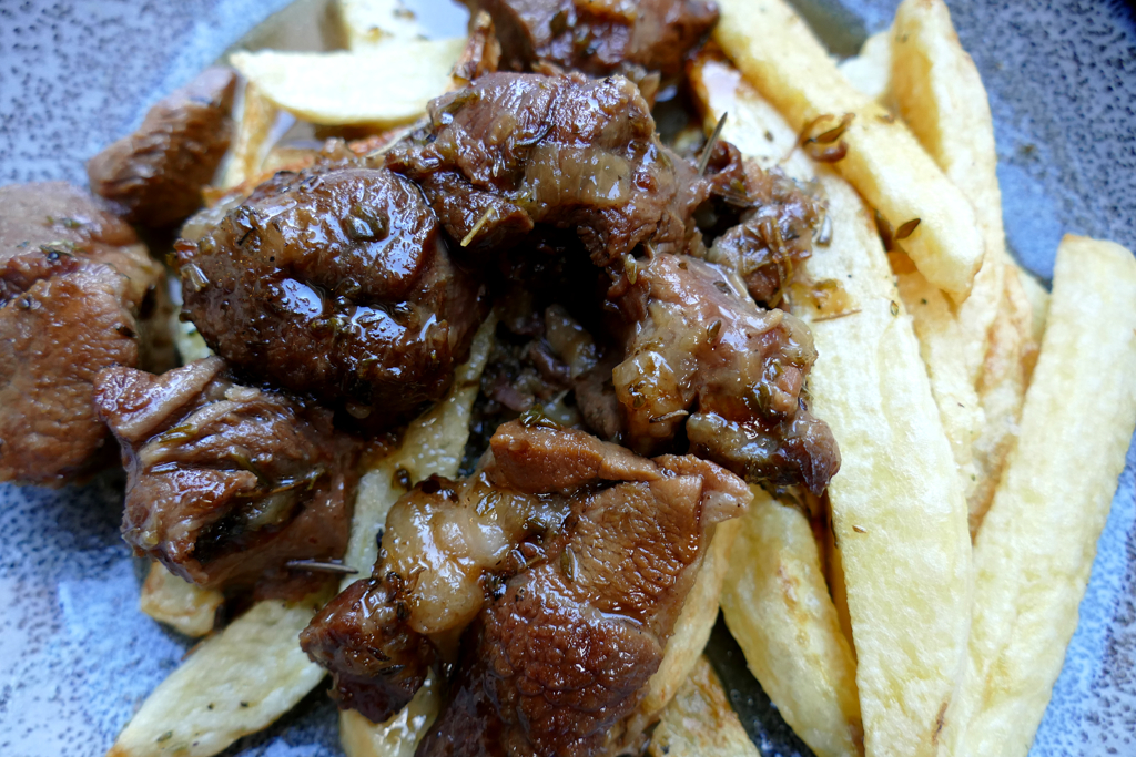 Tsigariastó with fried potatoes.