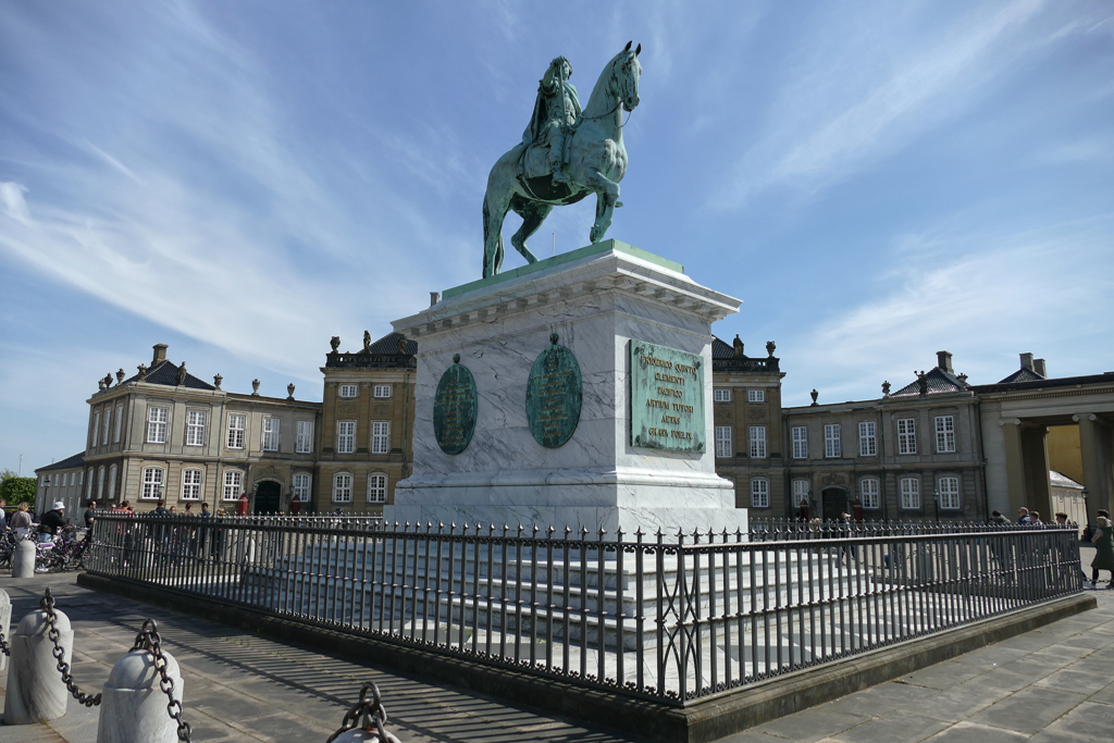An equestrian statue of Frederik V, the founder of Amalienborg, by French sculptor J.F.J. Saly.