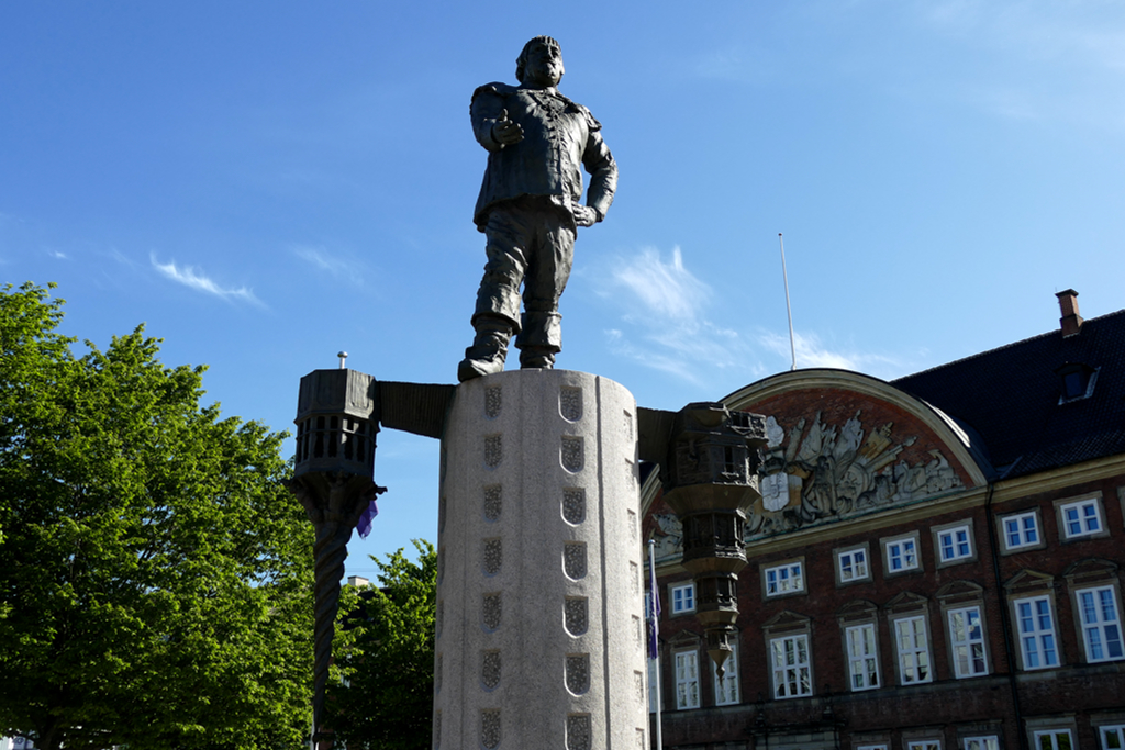 Sculpture of Christian IV by Hans Pauli Olsen in Copenhagen.