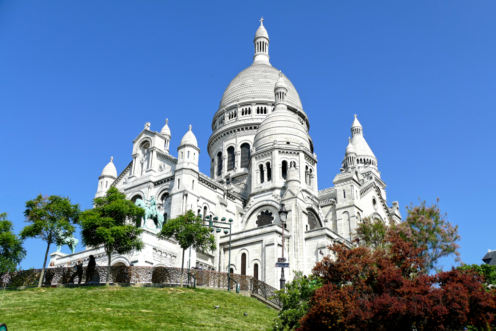 Sacré-Cœur and the questrian statues of and King Saint Louis IX. seen from the southeast.