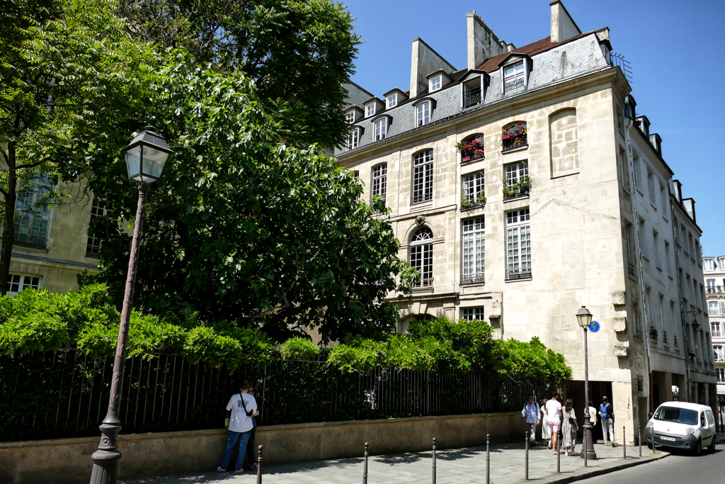 Hôtel Hénault de Cantobre, one of the 10 Most Beautiful Palaces in the Marais Neighborhood of Paris
