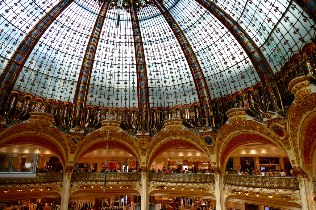  The stunning glass dome above the Art Nouveau gallery hall of the Galeries Lafayette in Paris that you can visit for free.