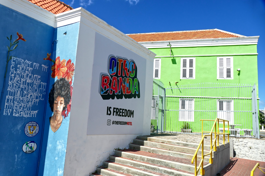 Mural by Garrick Marchena. Best Street Art in Curacao.