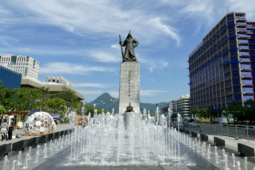 Statue of Admiral Yi Sun-shin