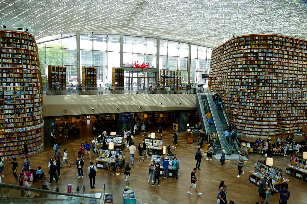 Starfield Library, one of the best and most beautiful bookstores in Seoul.