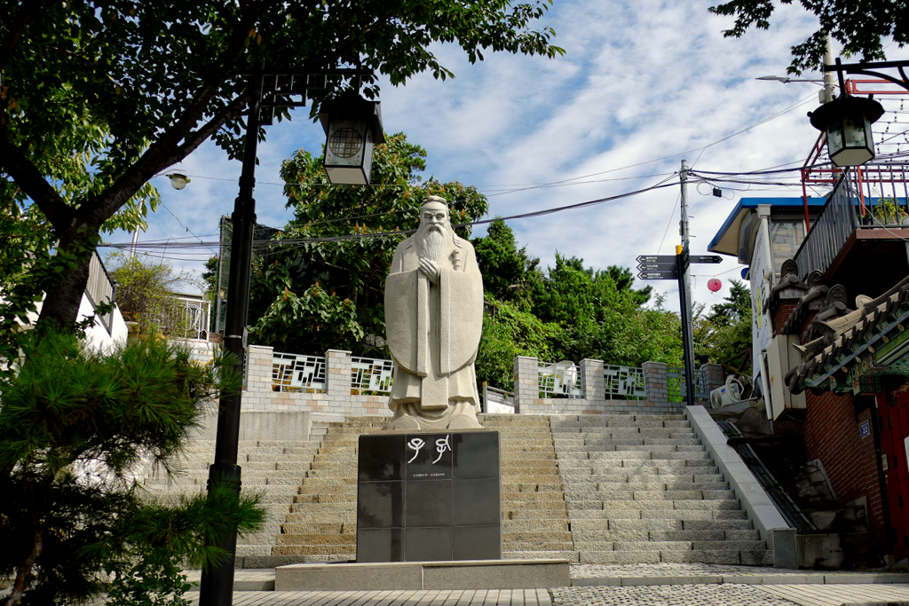 Statue of Confucius in Incheon