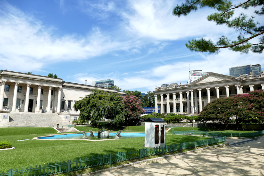 A branch of the Contemporary Art Museum to the left and the Daehan Empire History Museum to the right in Seoul.