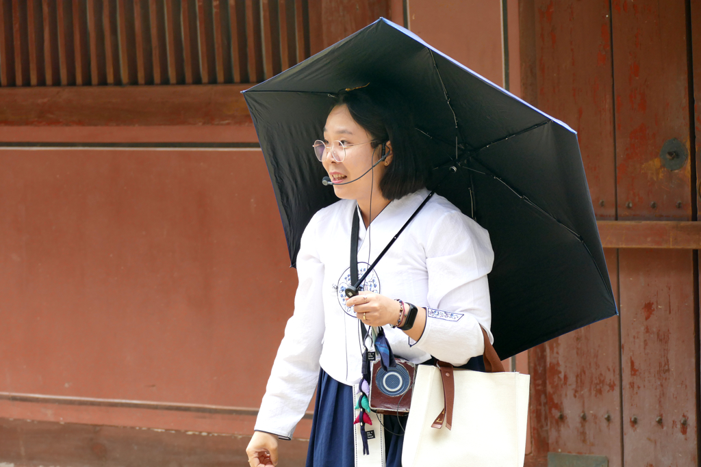 Guide at the Jongmyo Shrine in Seoul.