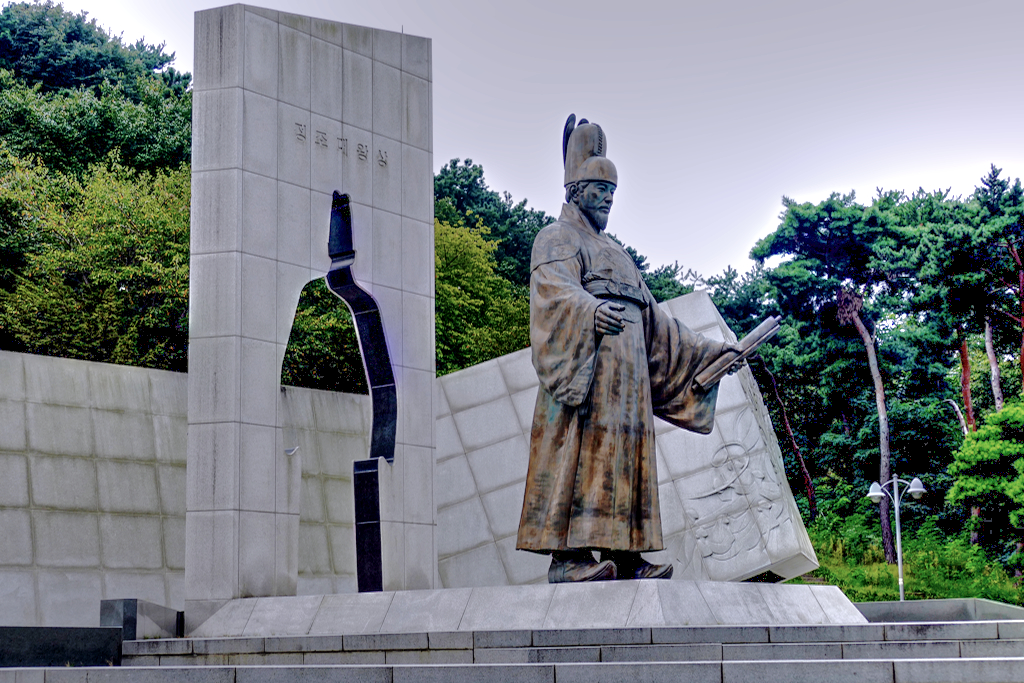 King Jeongjo, founder of Suwon.