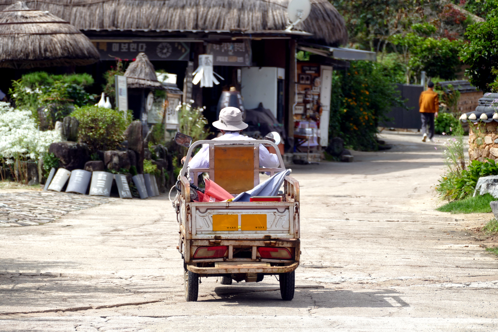 Small car in Hahoe