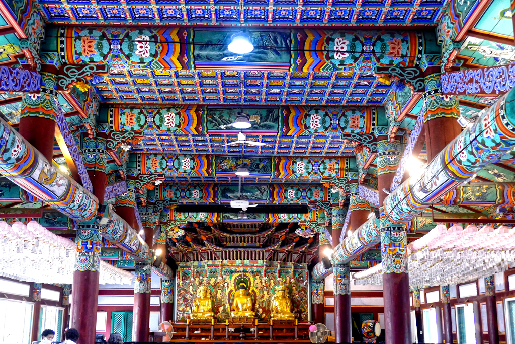 Daejeokkwangjeon, the main hall of the Haeinsa Temple.