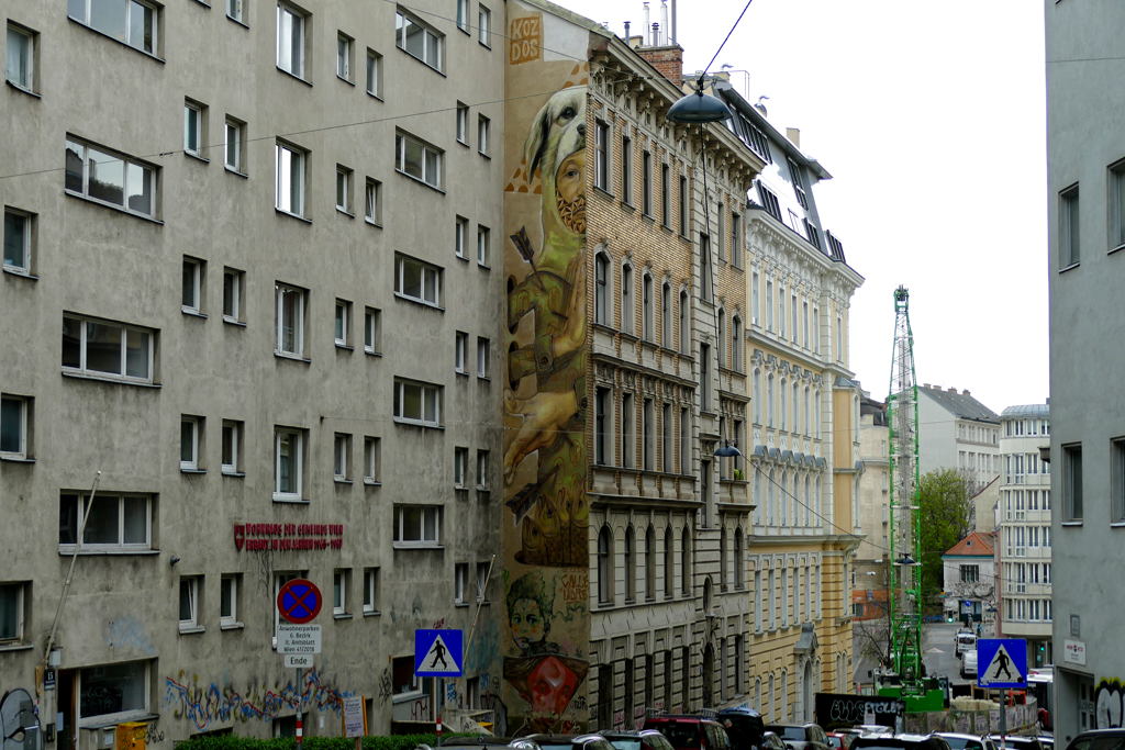 A very slim slice of KOZ DOS' talent on a façade of Kaunitzgasse in Vienna's 6th district. 