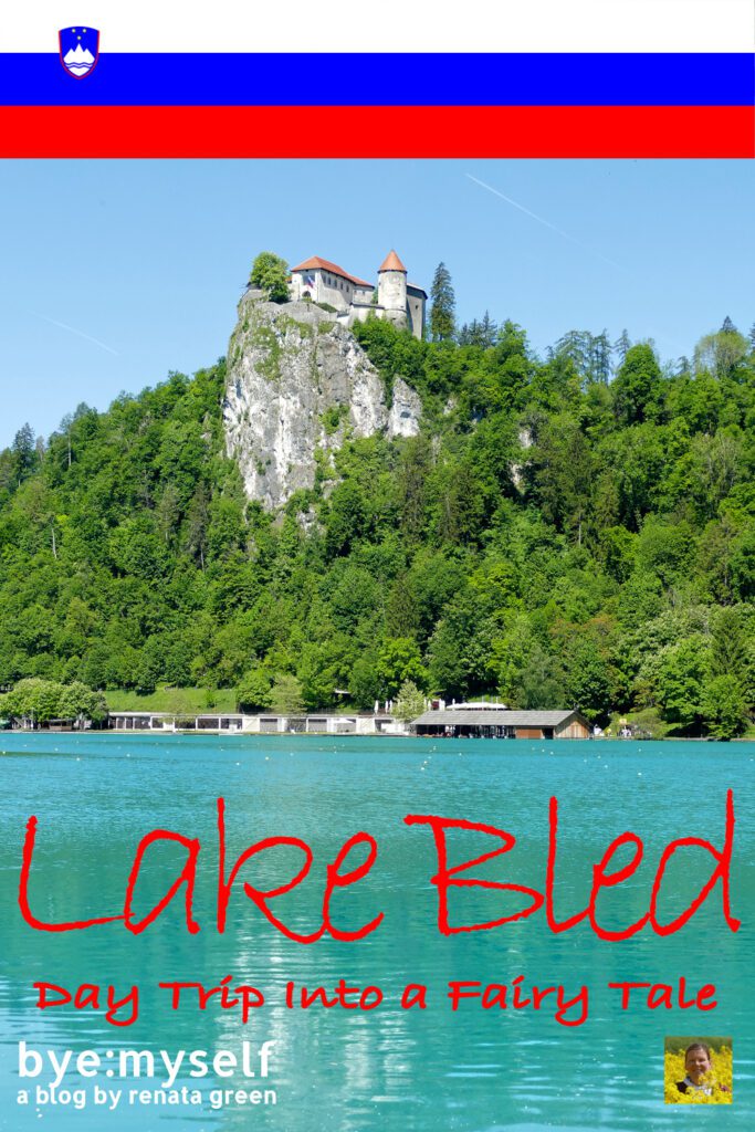 Lake Bled, idylically located in Slovenia's Julian Alps, can be easily visited for instance from Ljubljana on a day trip even by public bus. #bled #lakebled #daytrip #weekendtrip #ljubljana #slovenia #lake #mountains #byemyself