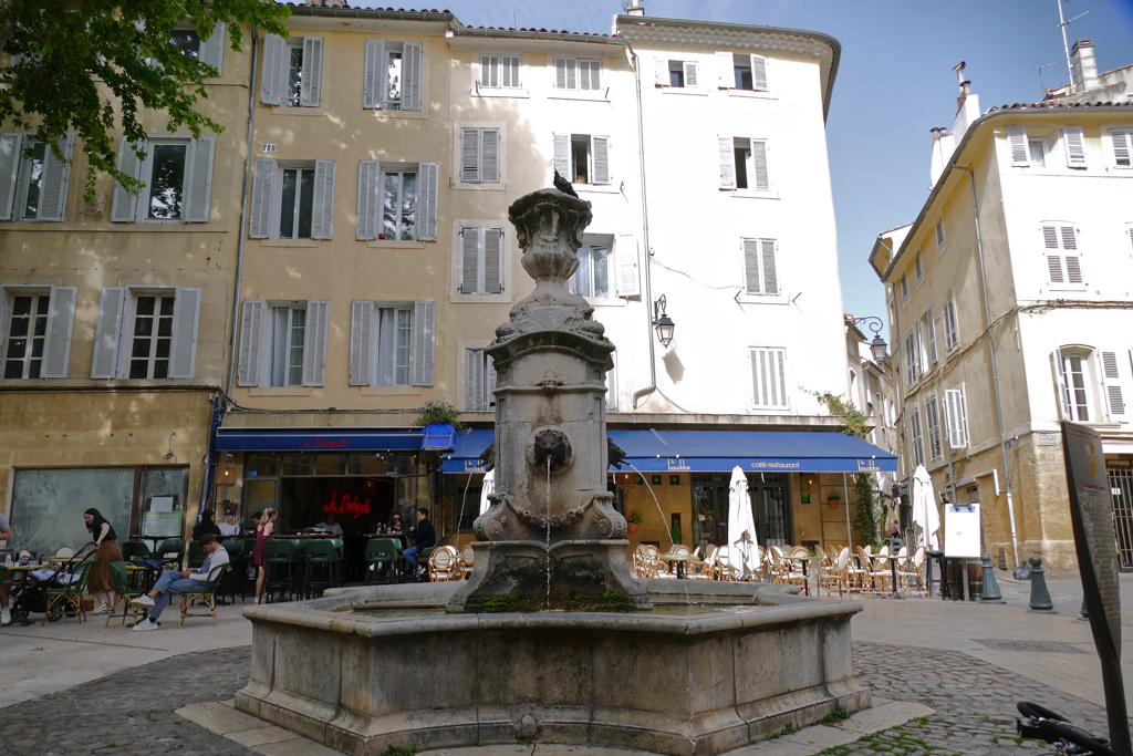 An elegant fountain in the style of Louis XV. and Napoleon III.
