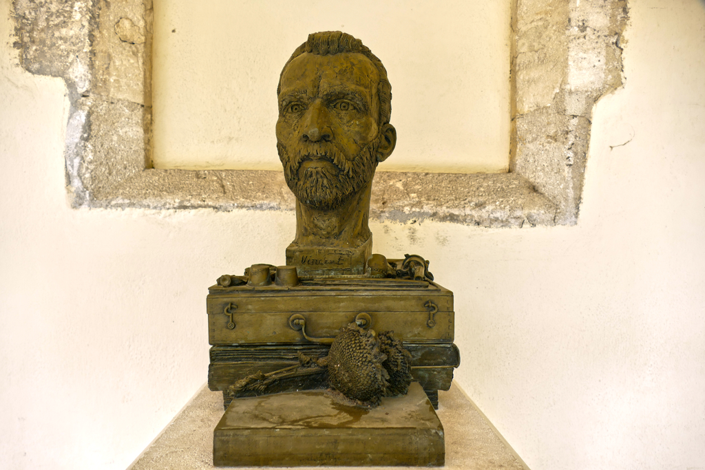 Bust of Vincent Van Gogh by British artist Anthony David Padgett.