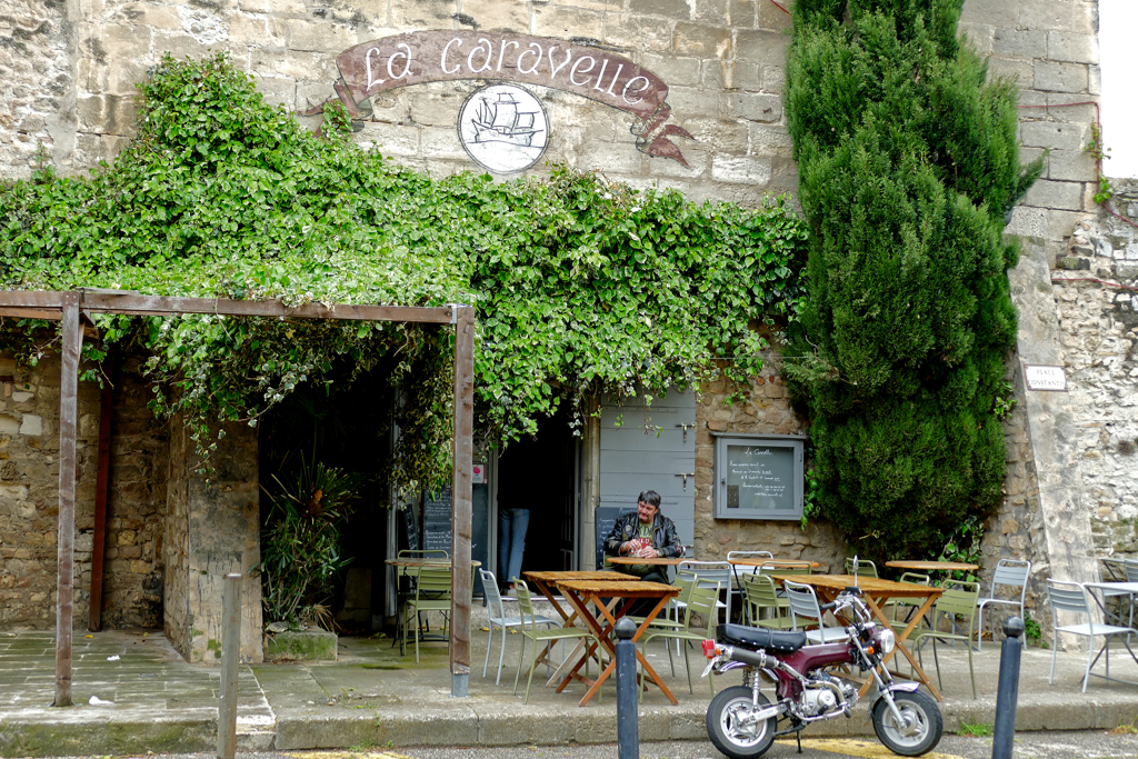 Bar in Arles