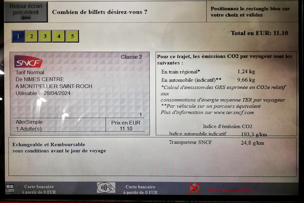 Explanation on how to buy a train ticket in France.