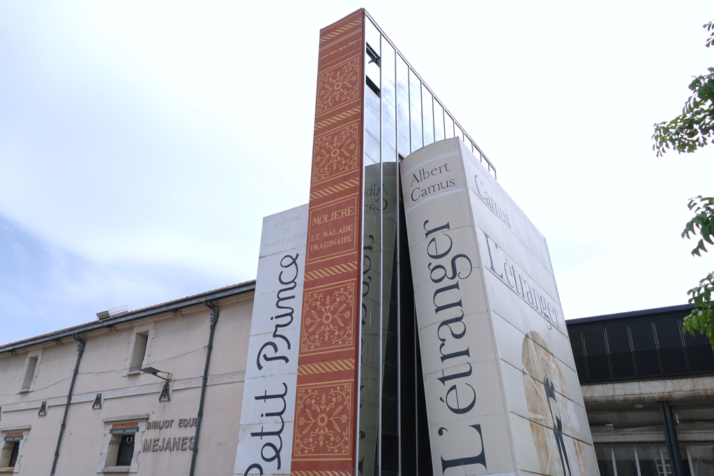 Sculptures of books in Aix-en-Provence