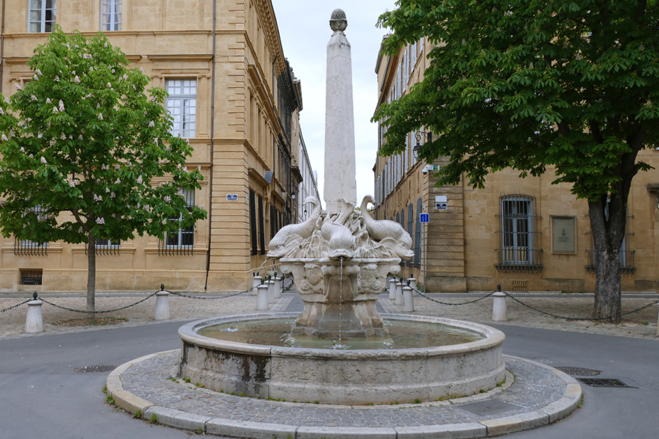 Fontaine des Quatre Dauphins