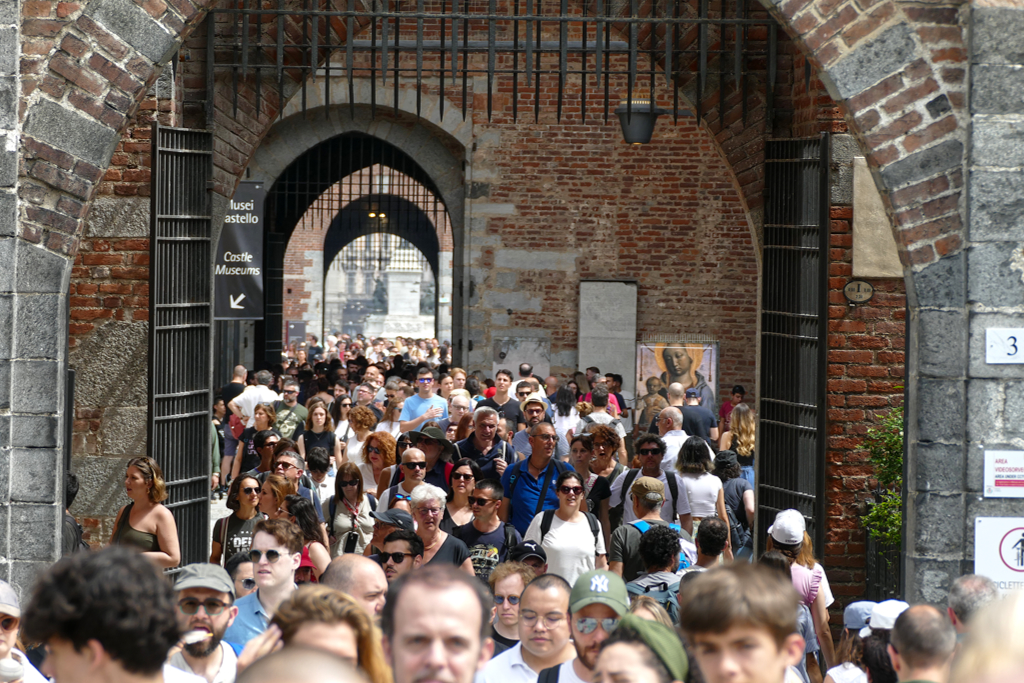Crowds at the Castello Sforzesco