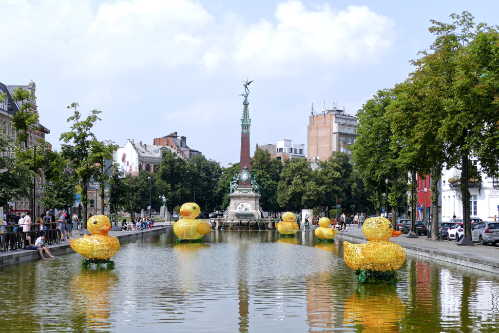 Bassin du Vismet with the Fontaine Anspach at the end.