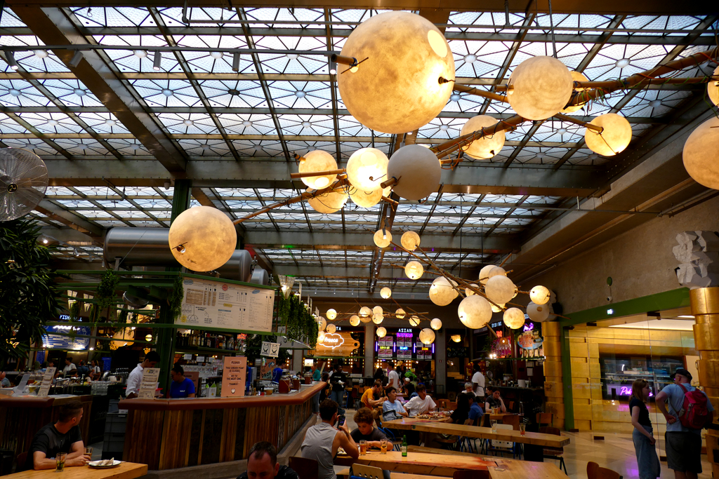 Wolf sharing food market in Brussels