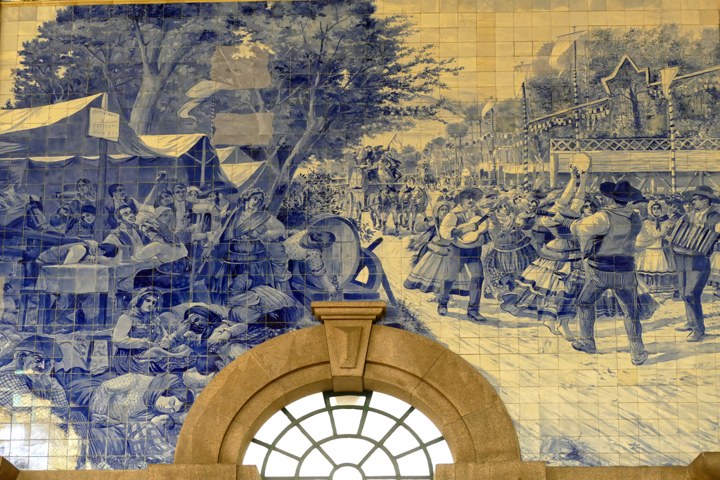 Azulejos at the Sao Bento Station, the best Porto has to offer - also on solo travel