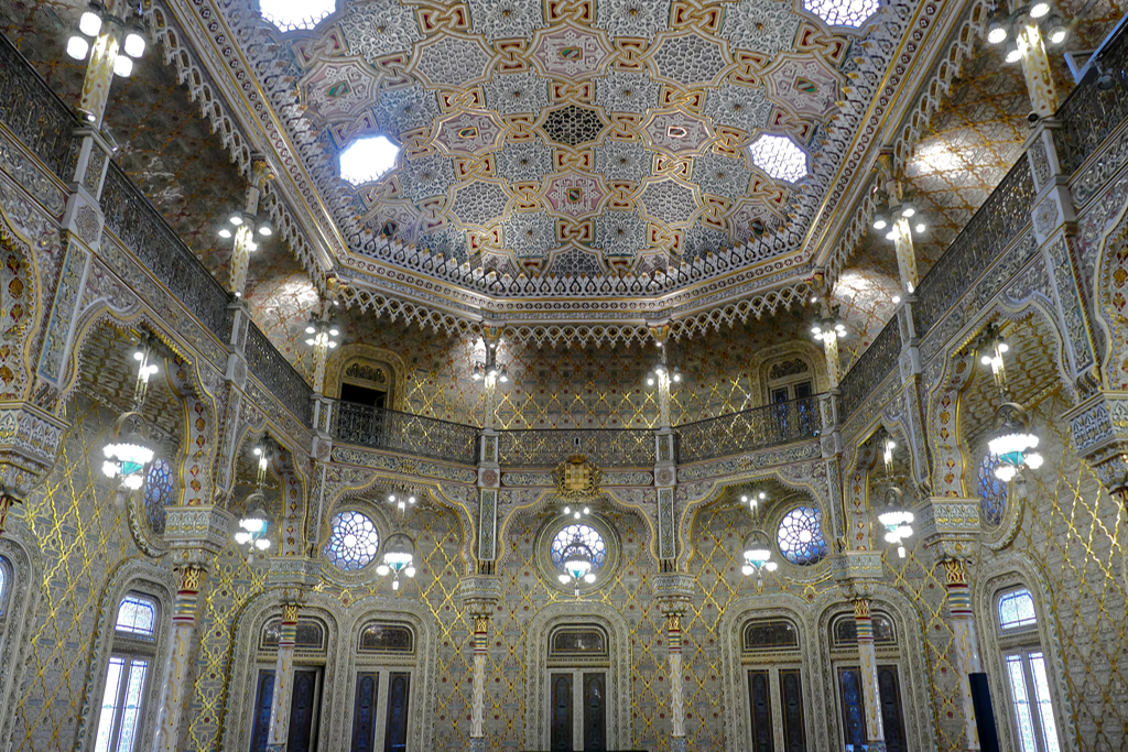 The Moorish Hall at the Palácio da Bolsa is definitely the best of porto - also for solo travel