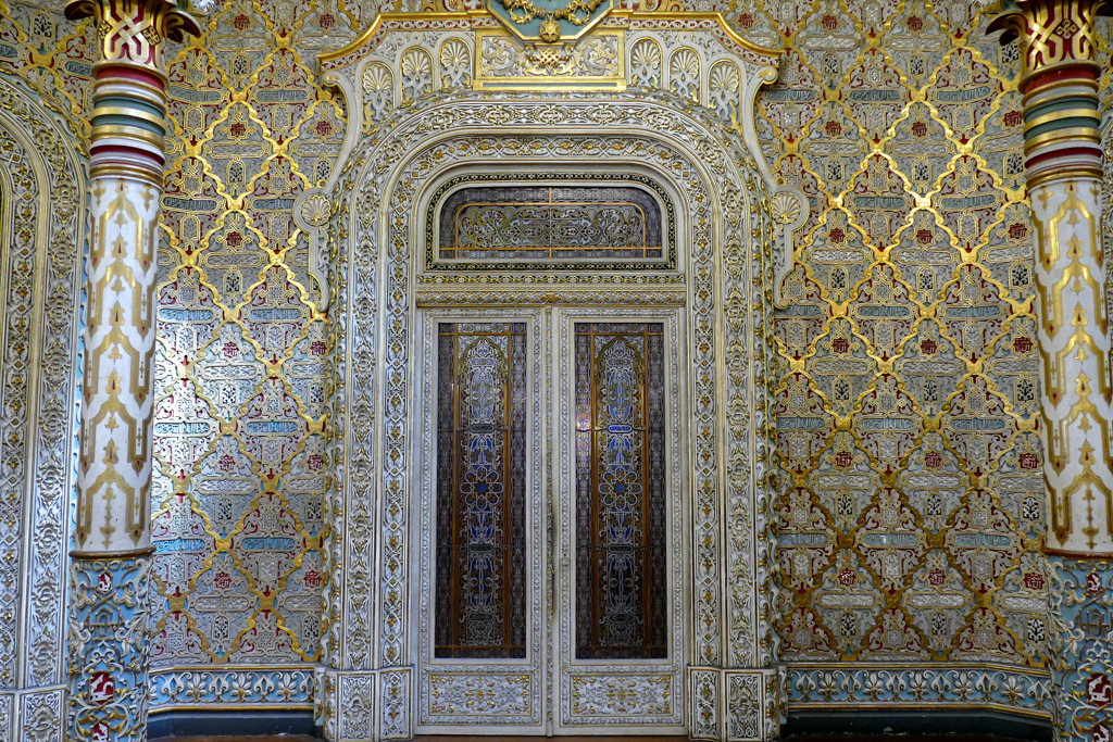 The Moorish Hall at the Palácio da Bolsa is definitely the best of porto - also for solo travel