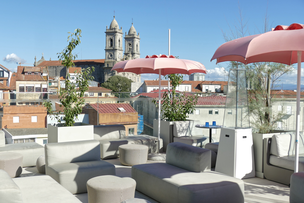 Roofbar of the Renaissance Porto Lapa Hotel