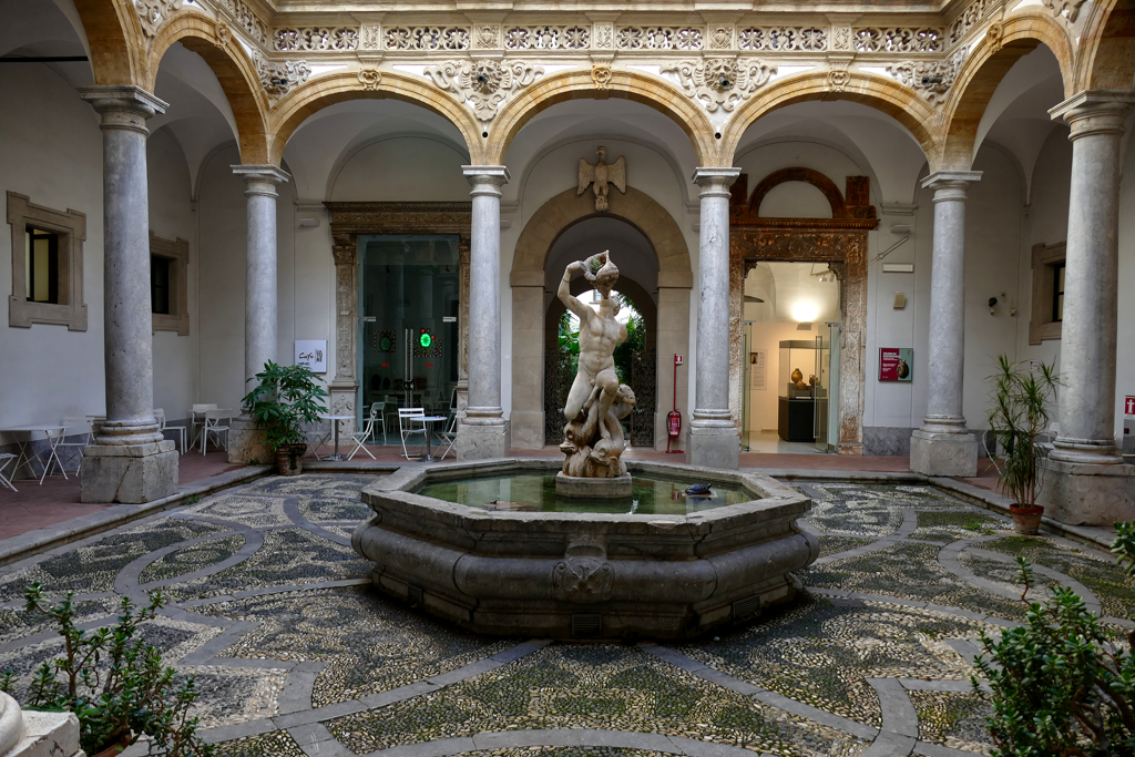 Courtyard of the Archeological Museum Antonio Salinas.