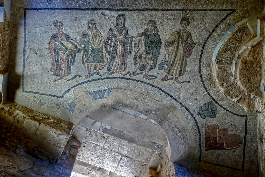 Apodyterium, hence, the changing room, shows the landlady on the way to the thermal baths