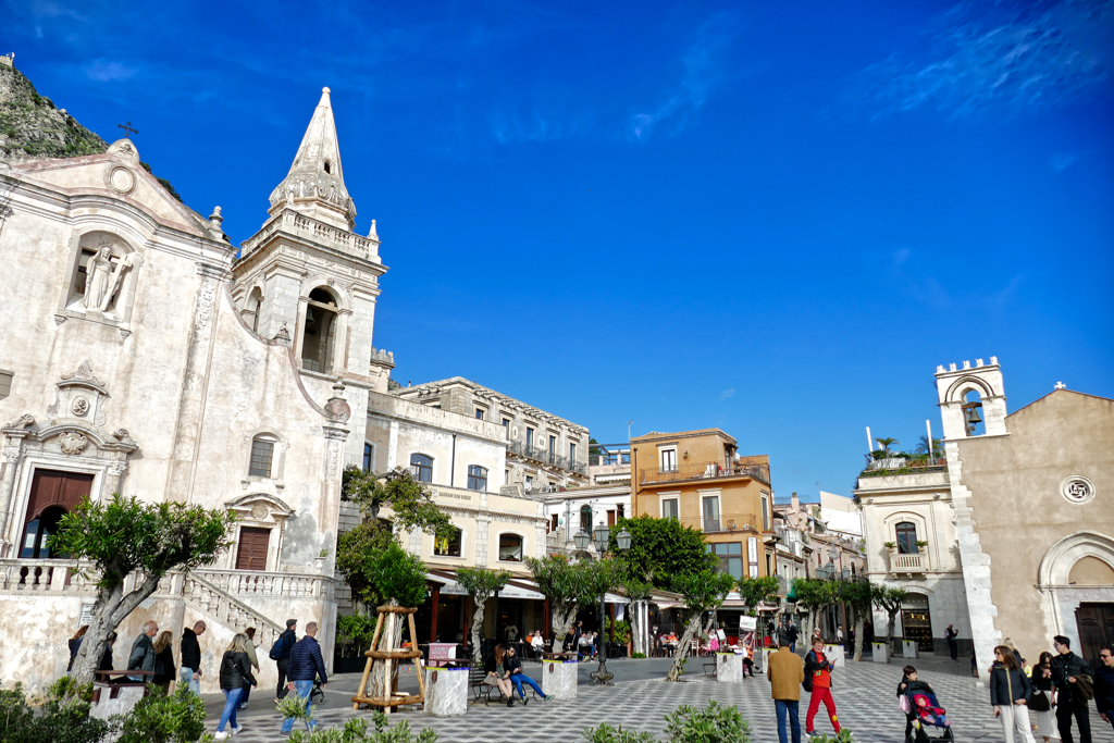 Piazza IX Aprile in Taormina.