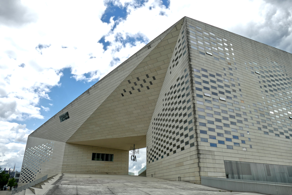 Maison de l'économie créative et de la culture, or MÉCA for short, in Bordeaux.