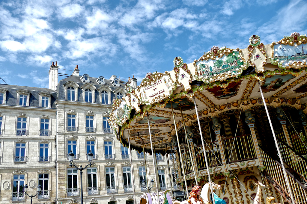 Carousel seen during 24 hours in Bordeaux.