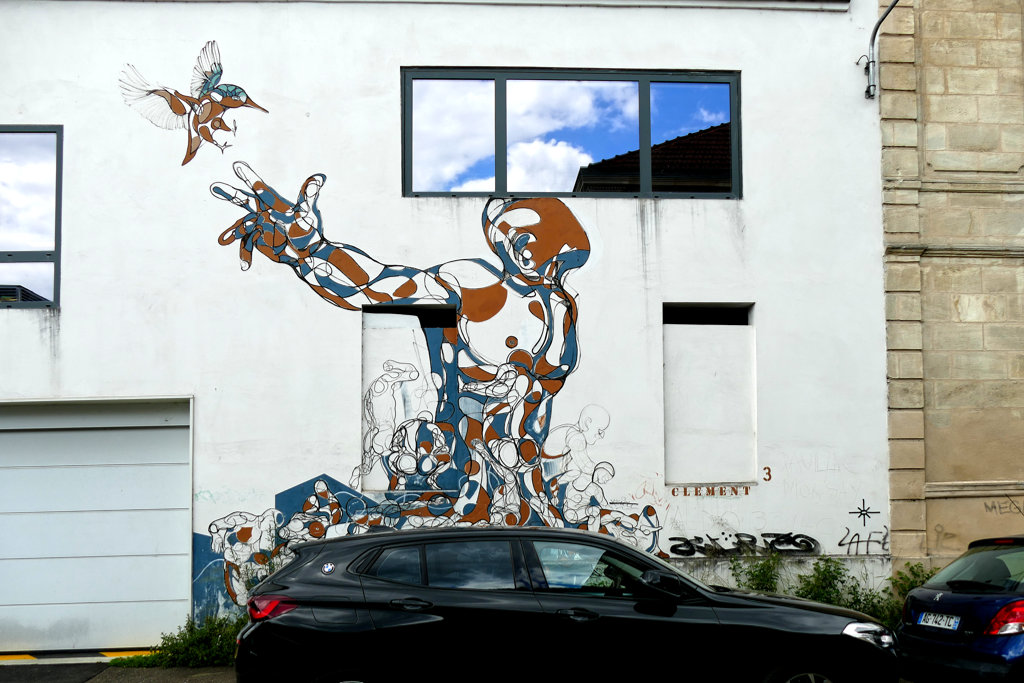 La tête dans les nuages by Clément Garung, part of the Best Street Art in Bordeaux on the Left Bank of the Garonne
