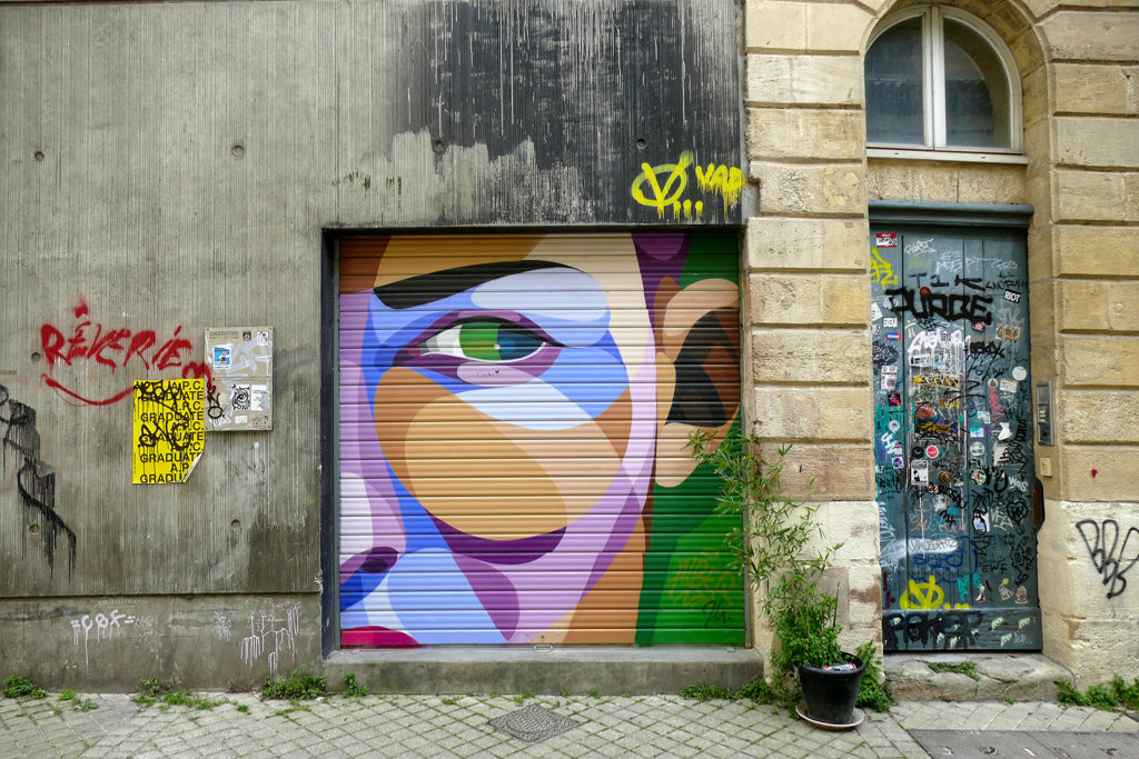 Mural by ALBER in Bordeaux on the left bank of the river Garonne