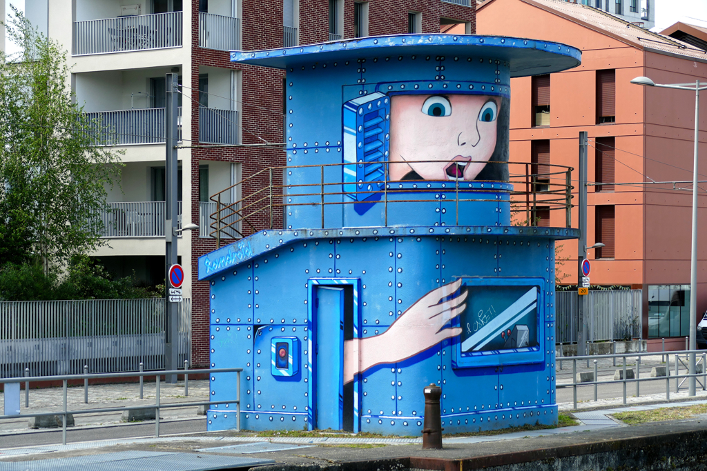 Mural by Landroïd in Bordeaux on the left bank of the river Garonne