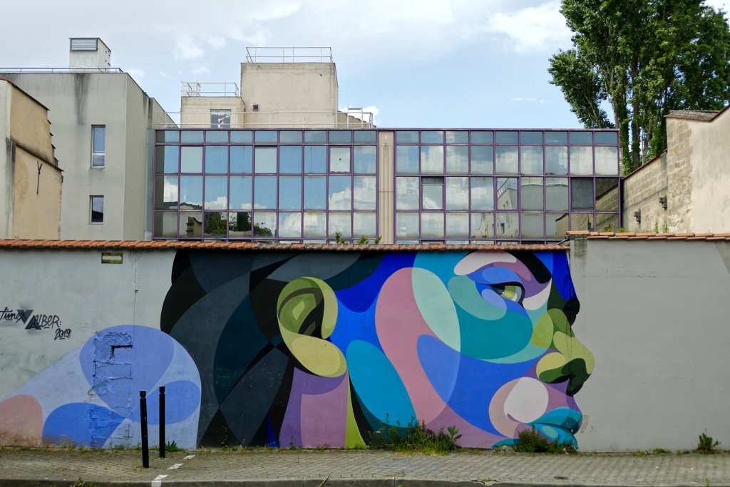 Mural by ALBER in Bordeaux on the left bank of the river Garonne