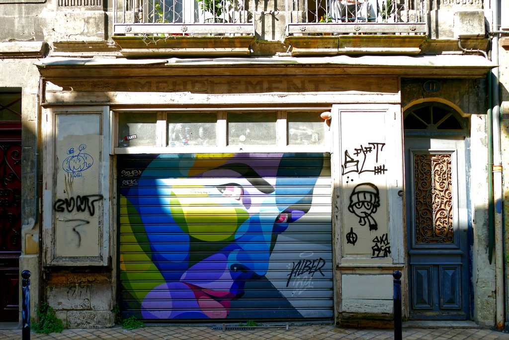 Mural by ALBER in Bordeaux on the left bank of the river Garonne