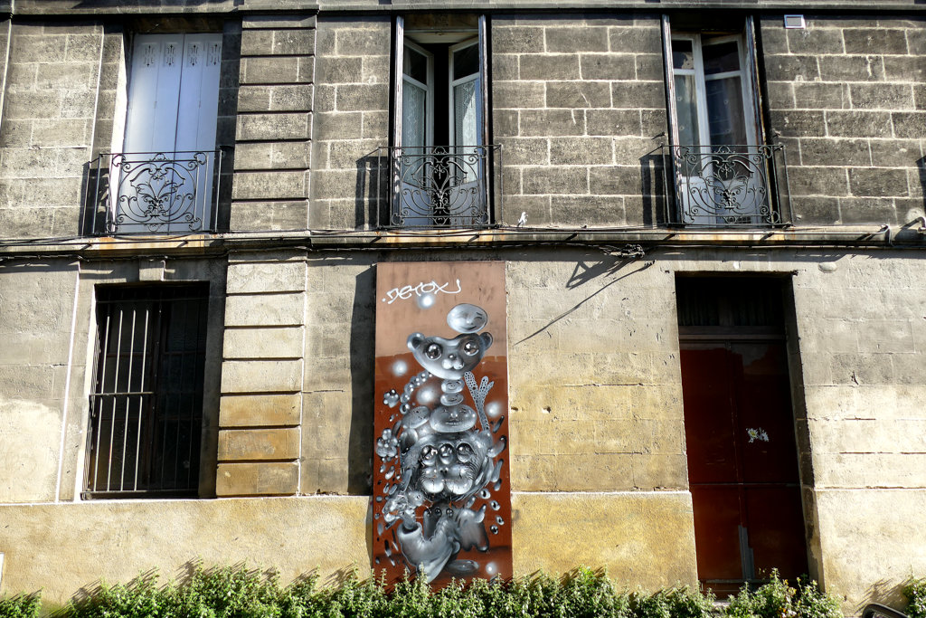 Mural by Charles Foussard in Bordeaux on the left bank of the river Garonne