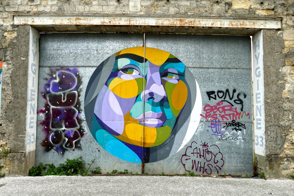 Mural by ALBER in Bordeaux on the left bank of the river Garonne