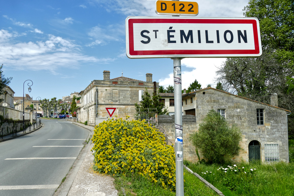 Road in Saint-Émilion.