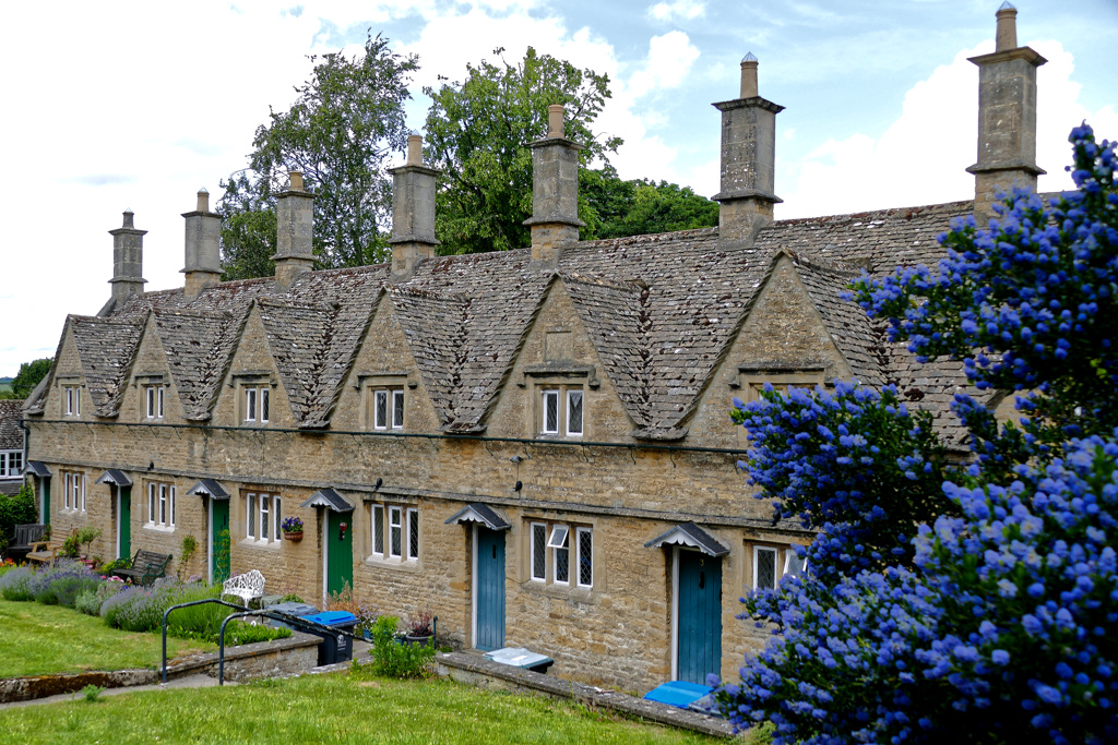 17th-century almshouses in Chipping Norton in the Cotswolds that you can visit selfguided by public bus.