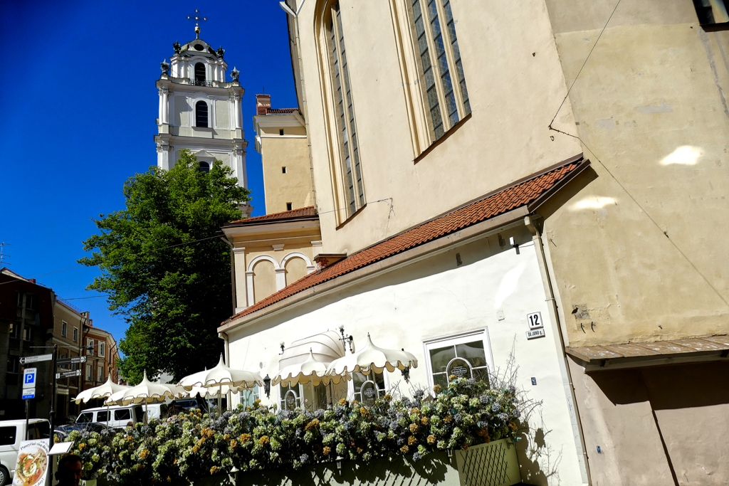 Kristupo Kavinė with the belltower of Saint John in the backdrop.