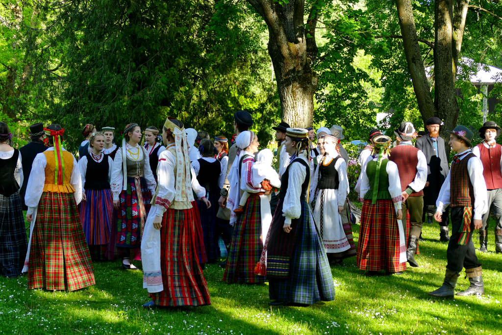 People in Lithuanian attire.