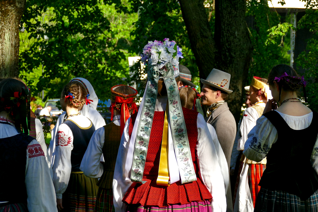 People in Lithuanian attire.