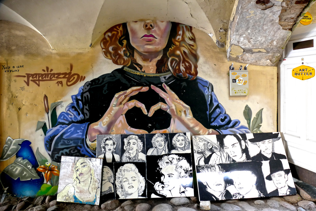 Mural by Paparazzi