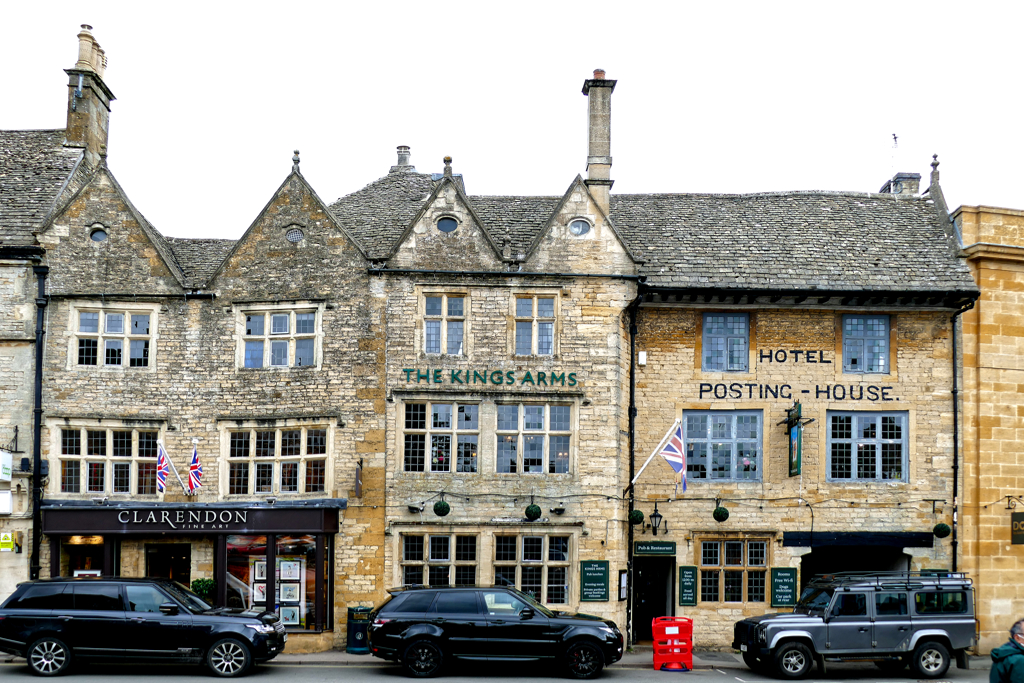 Houses in Stow-on-the-wold