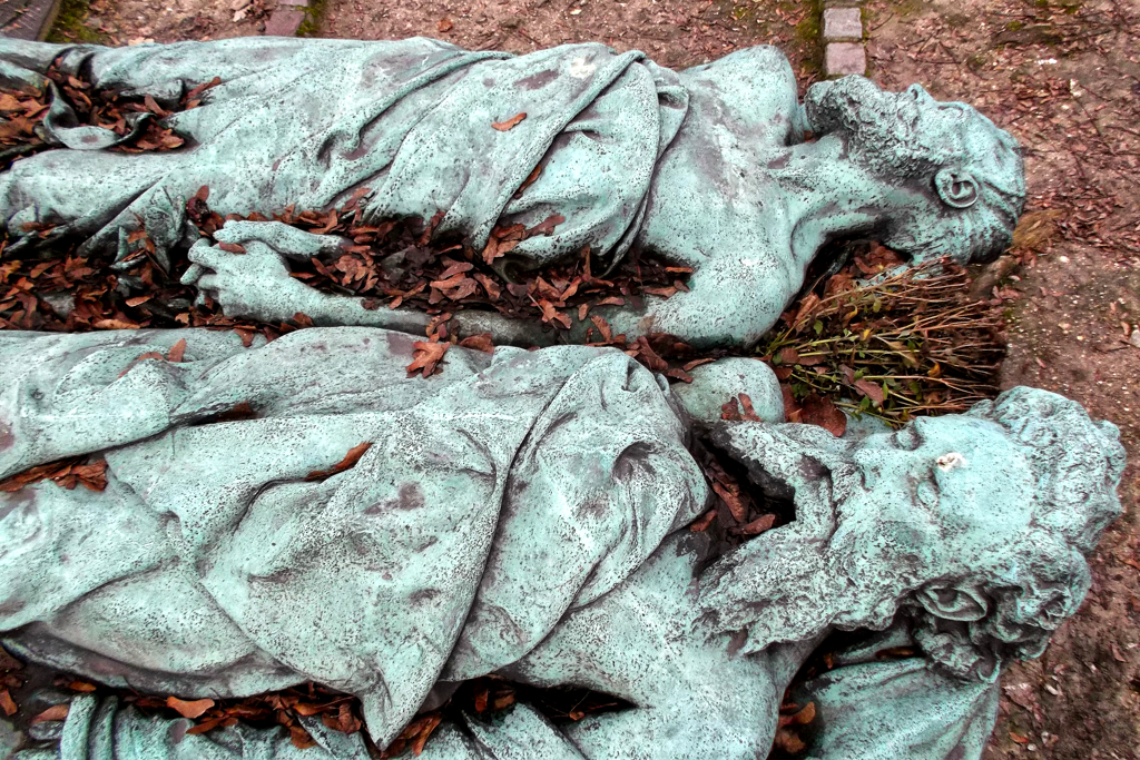 Grave at the Cimetière du Père-Lachaise.